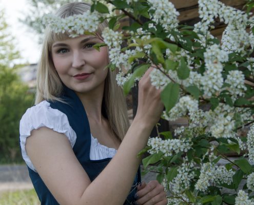 Alpentrachten Dirndl