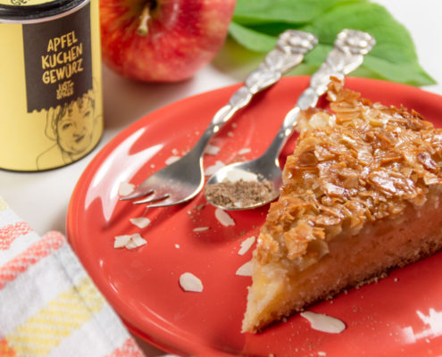 Bienenstich mit Apfel